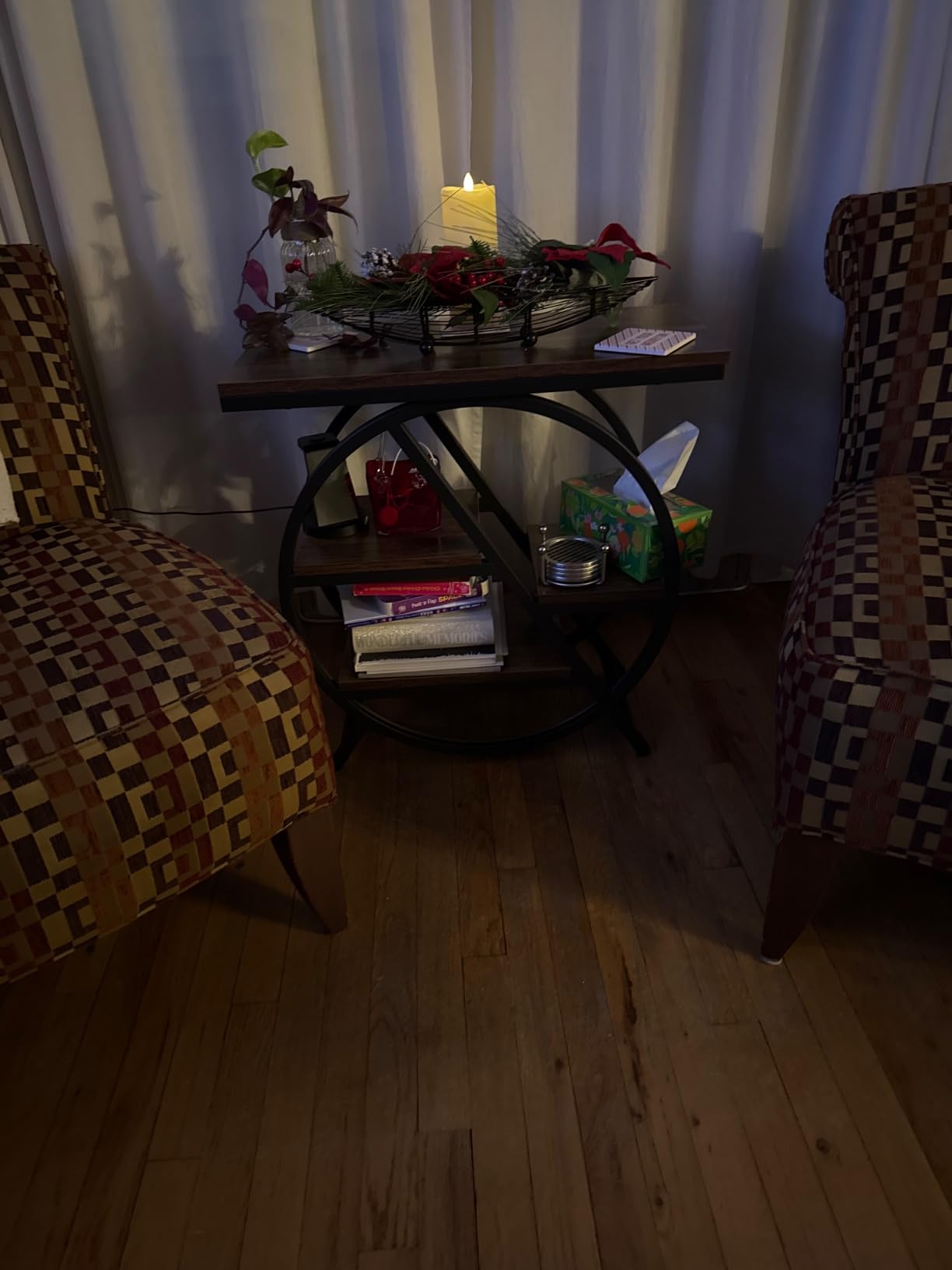 UrbanEdge Странична маса photo review