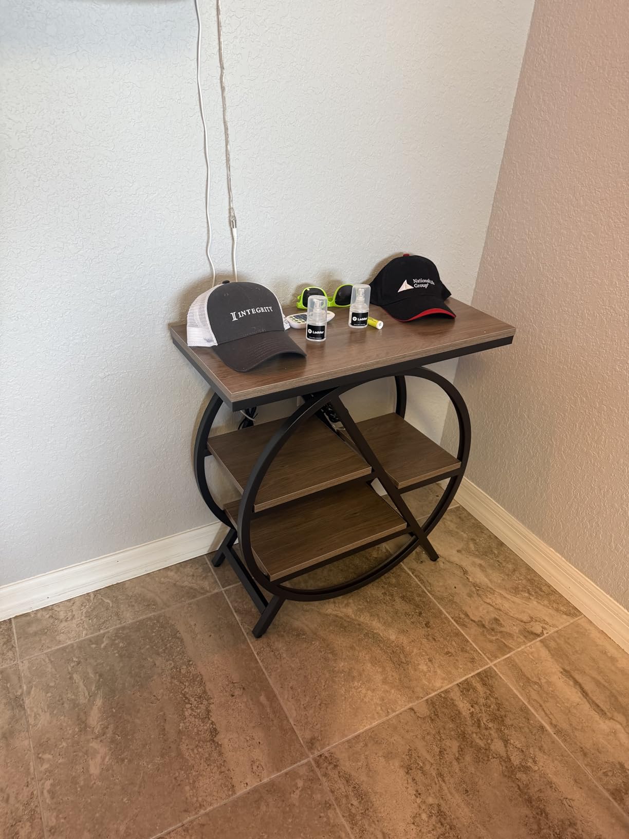 UrbanEdge Странична маса photo review