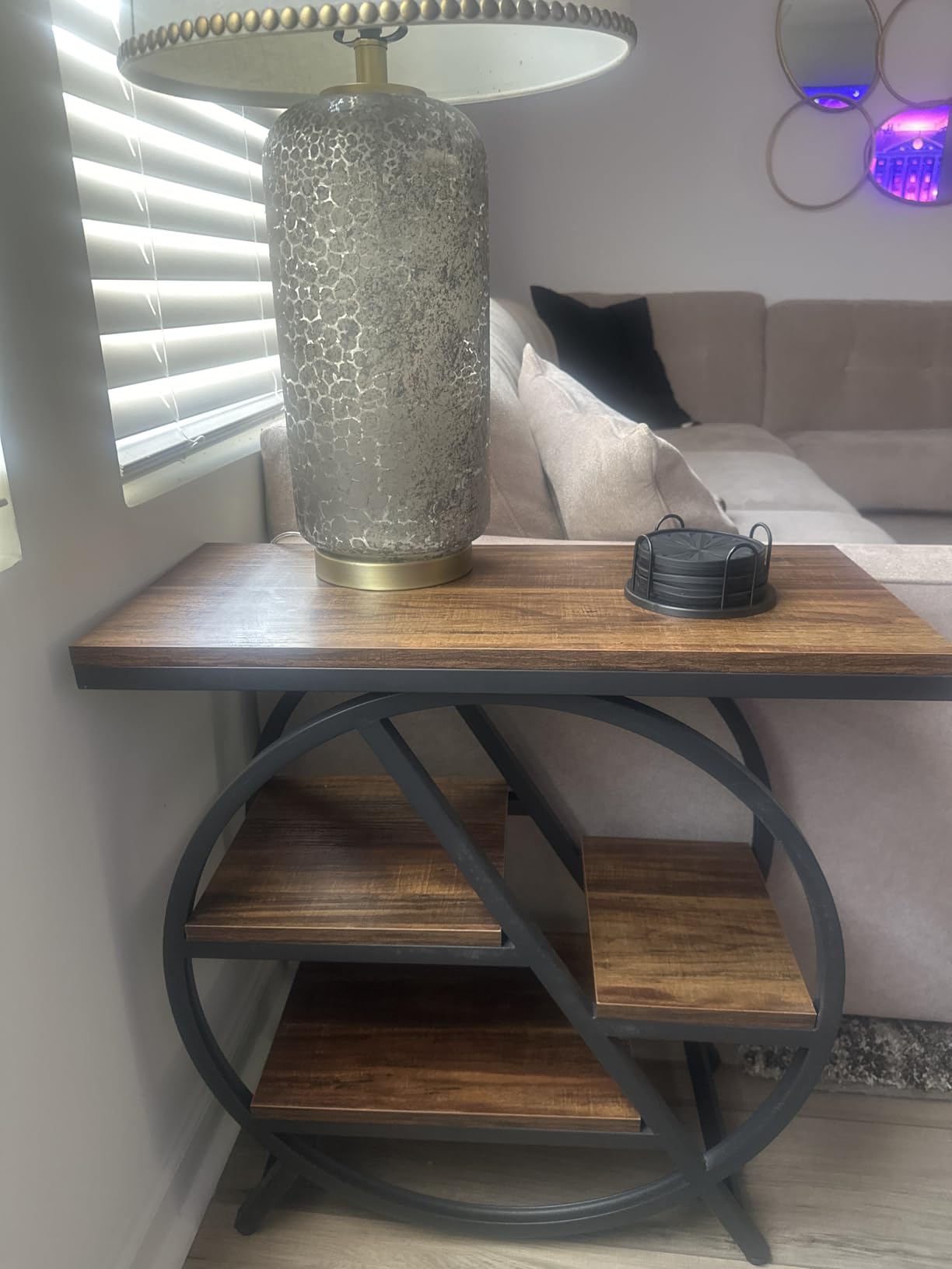 UrbanEdge Странична маса photo review