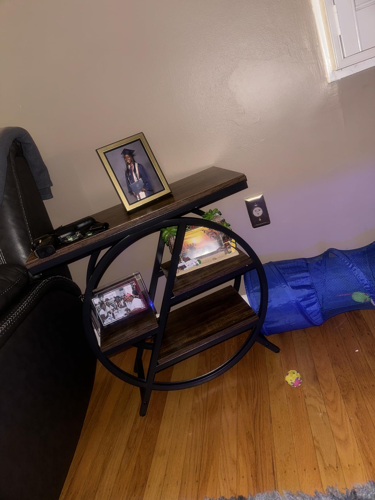 UrbanEdge Странична маса photo review