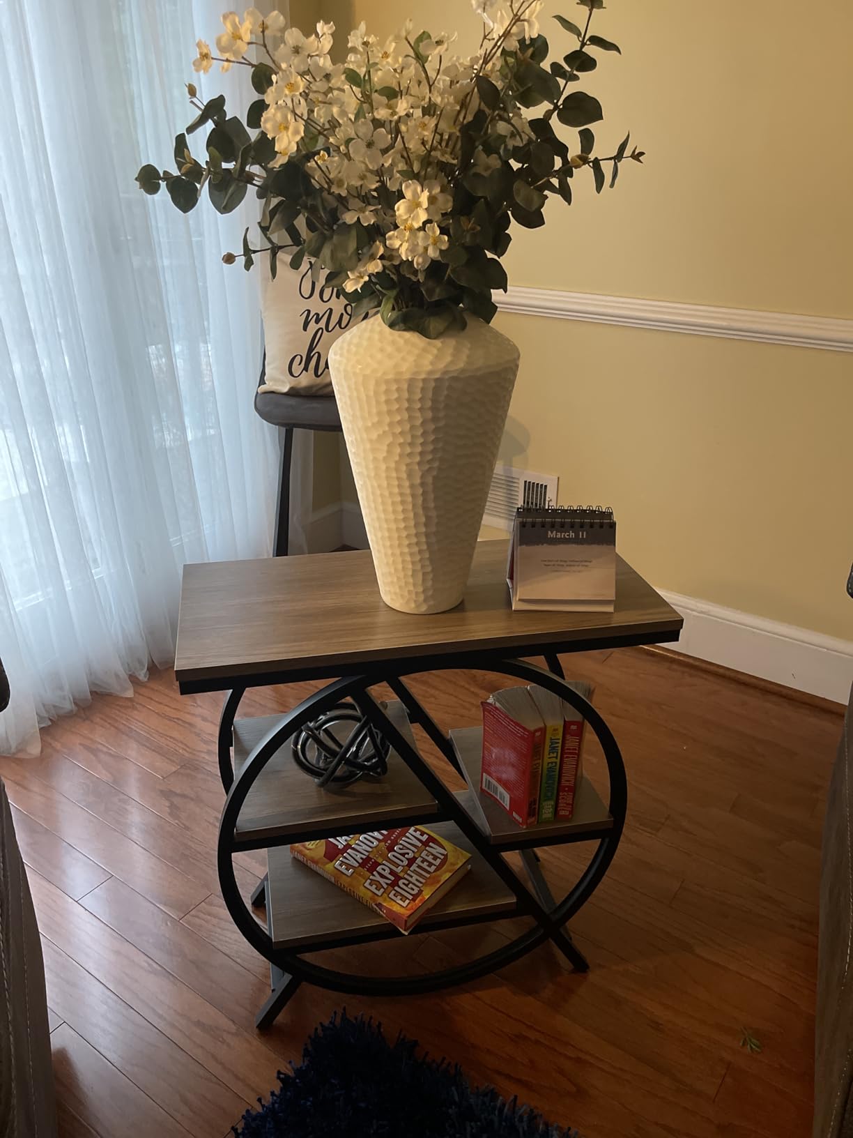 UrbanEdge Странична маса photo review