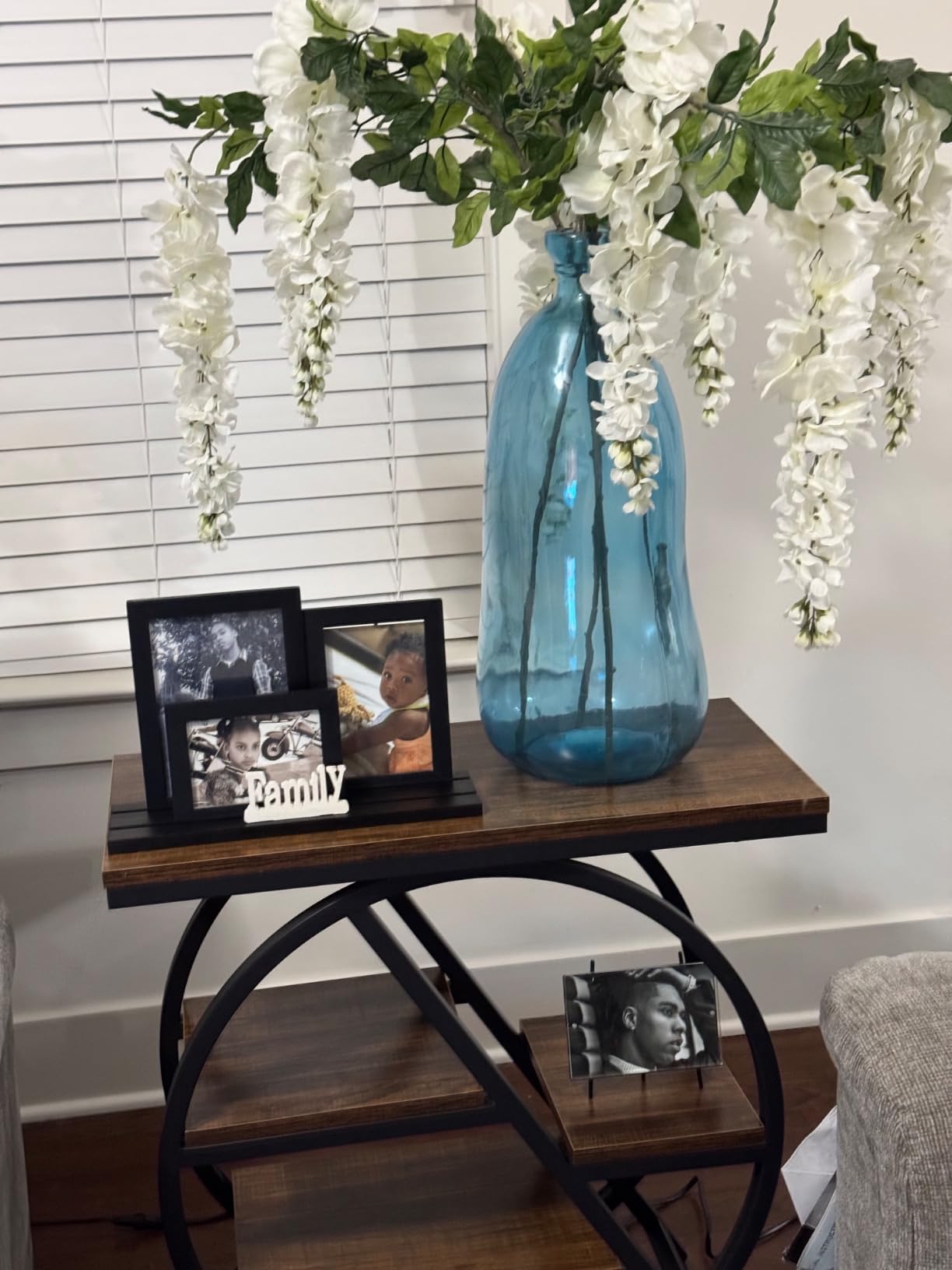 UrbanEdge Странична маса photo review