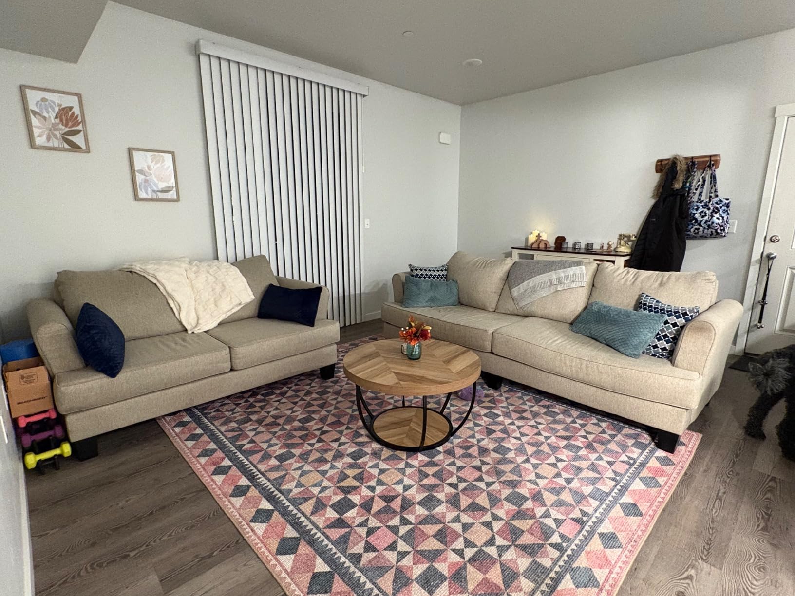 Како да изберете совршена клуб маса за вашиот дневен простор