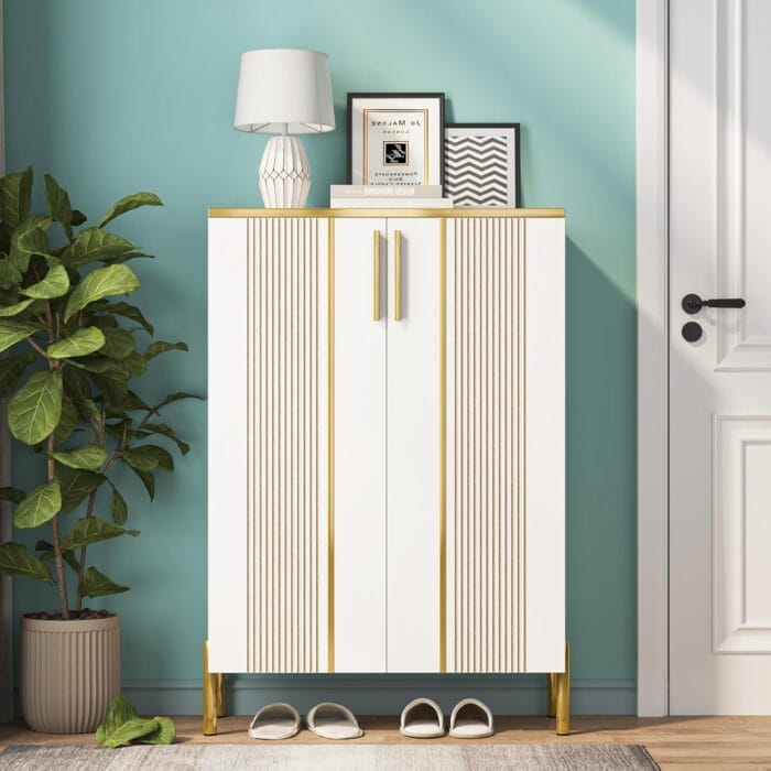 затворен плакар за чевли
